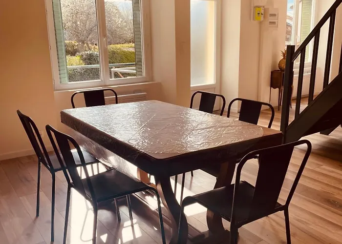 Maison De Campagne * Saint-Santin-Cantales